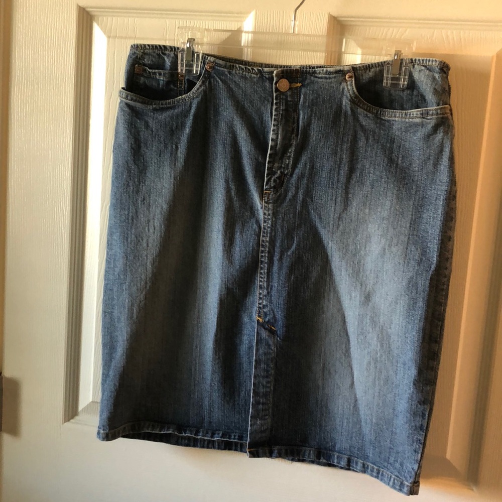 NWOT Old Navy Denim Skirt, 10
